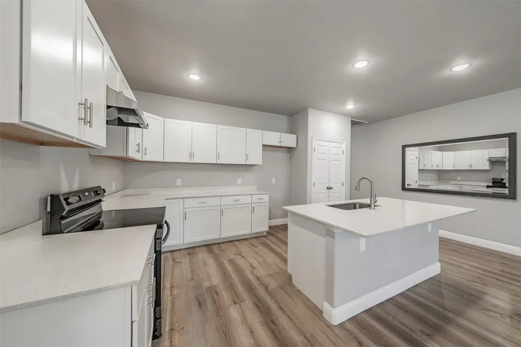 402 S Robbins Street Cleburne TX 76031
