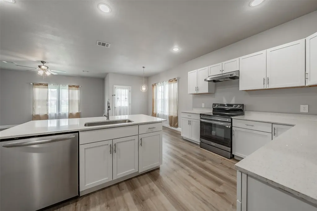 402 S Robbins Street Cleburne TX 76031