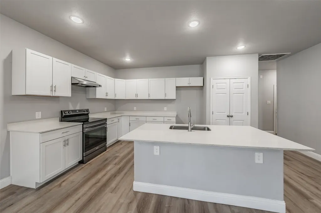 402 S Robbins Street Cleburne TX 76031