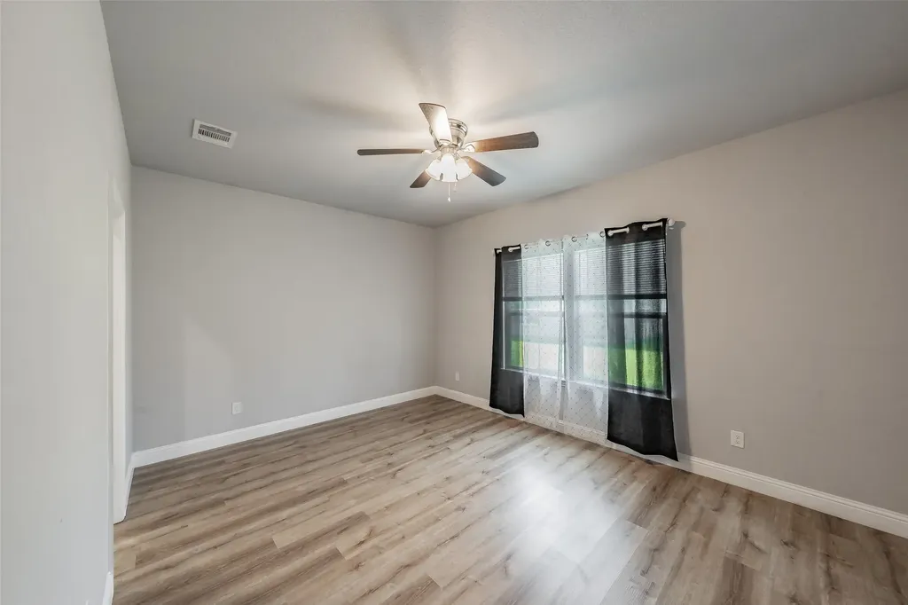 402 S Robbins Street Cleburne TX 76031