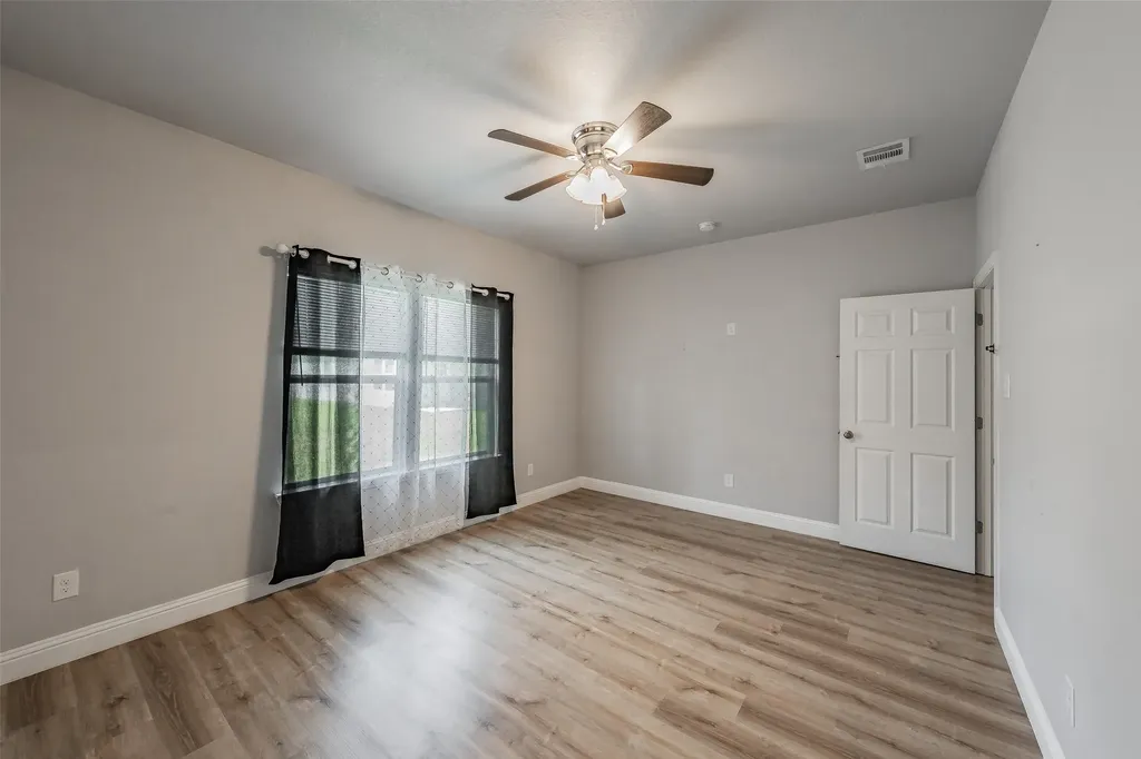 402 S Robbins Street Cleburne TX 76031