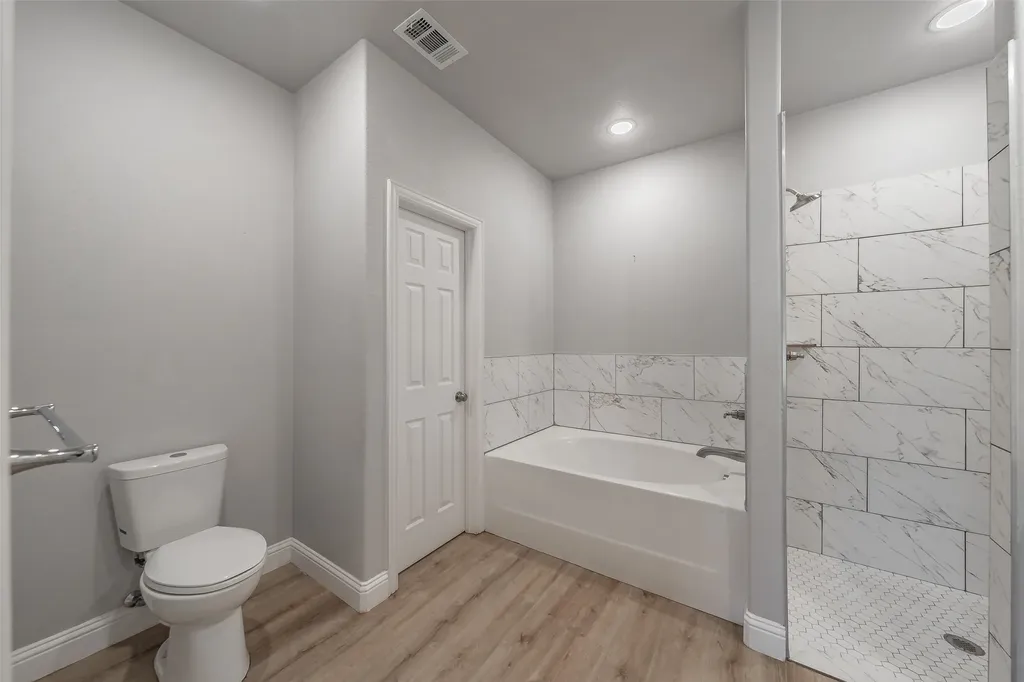 402 S Robbins Street Cleburne TX 76031