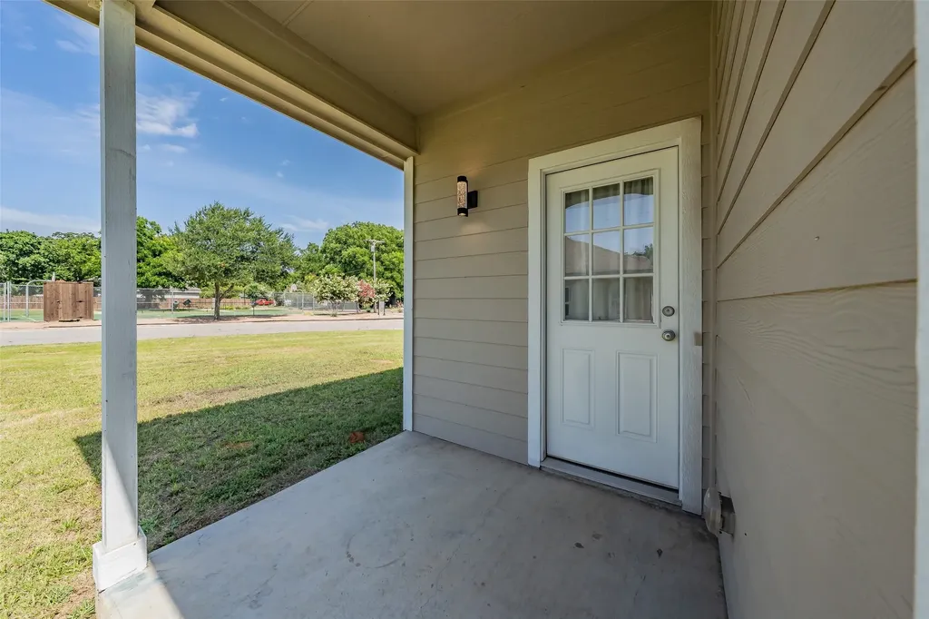 402 S Robbins Street Cleburne TX 76031