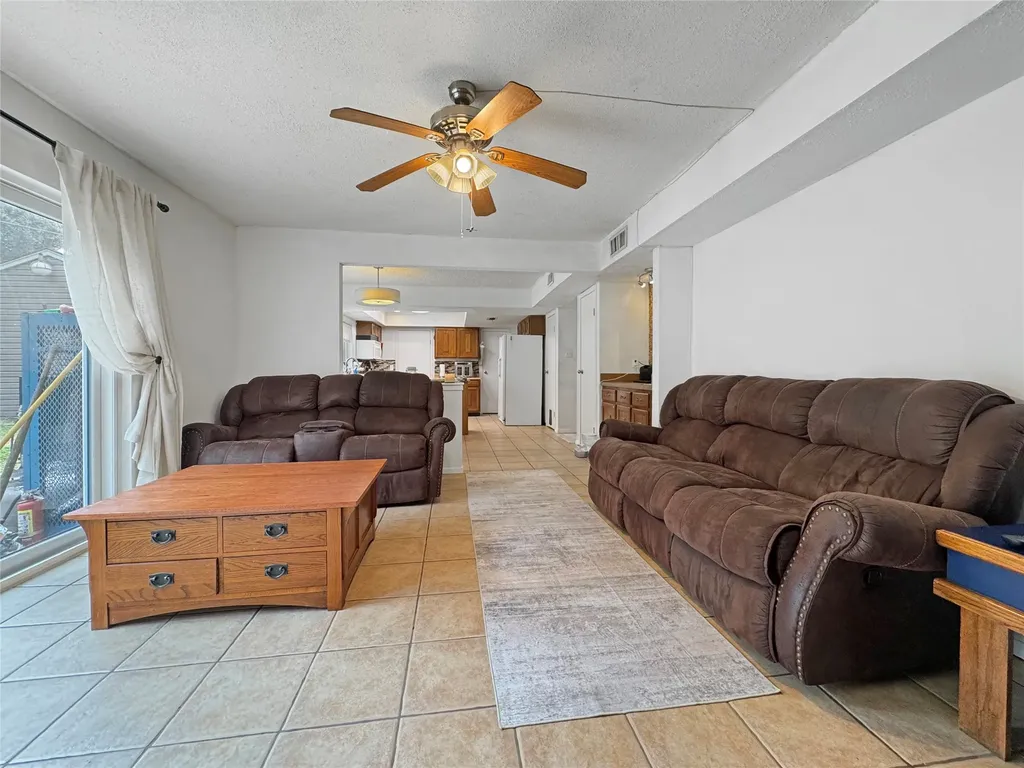 6217 Barcelona Drive Arlington TX 76016