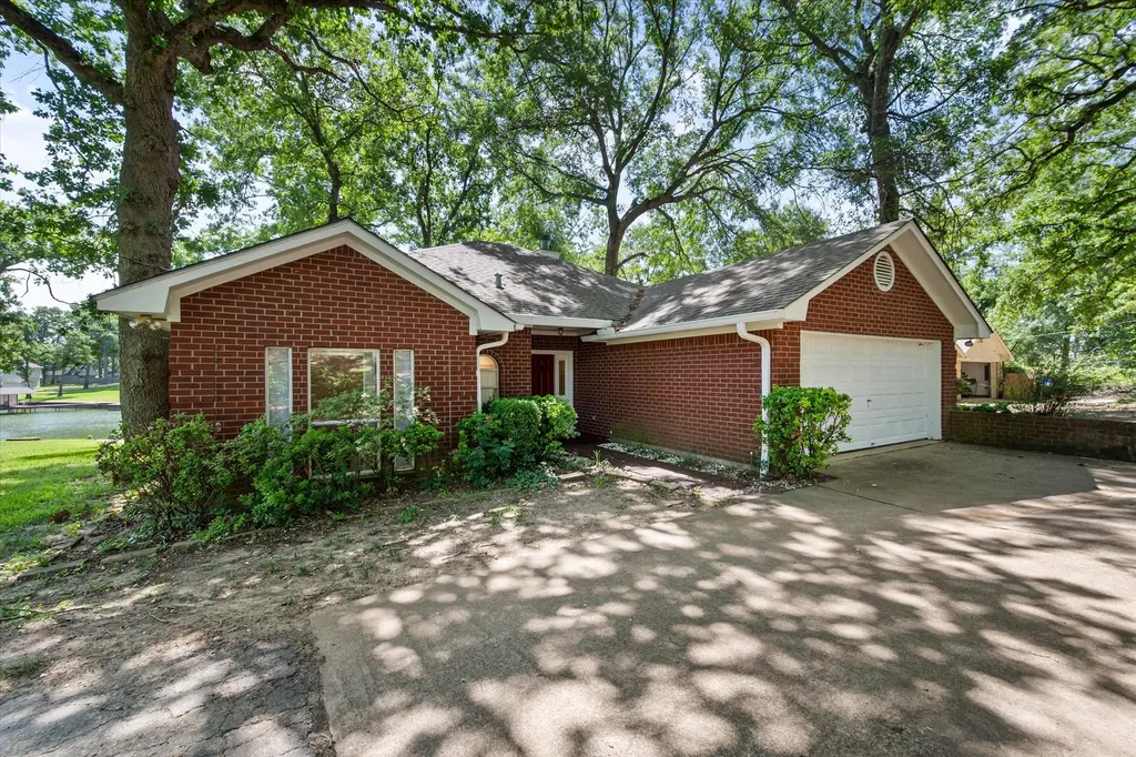 280 Shadow Oaks Drive Streetman TX 75859
