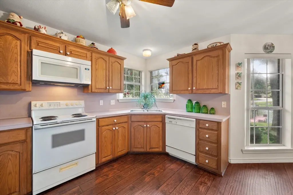 280 Shadow Oaks Drive Streetman TX 75859