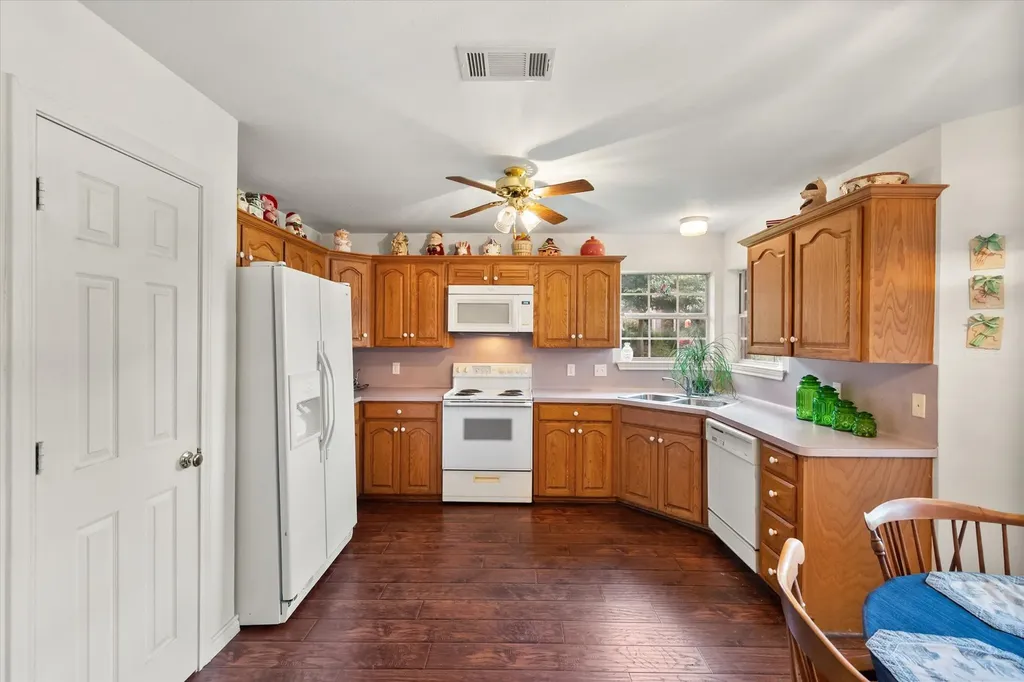 280 Shadow Oaks Drive Streetman TX 75859