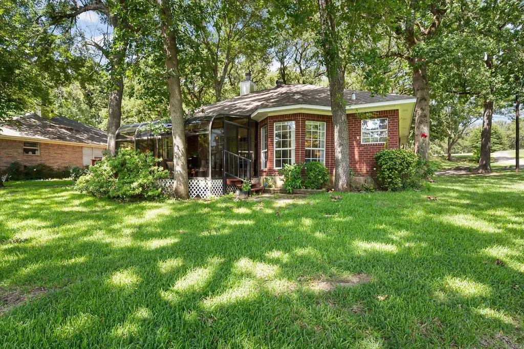 280 Shadow Oaks Drive Streetman TX 75859