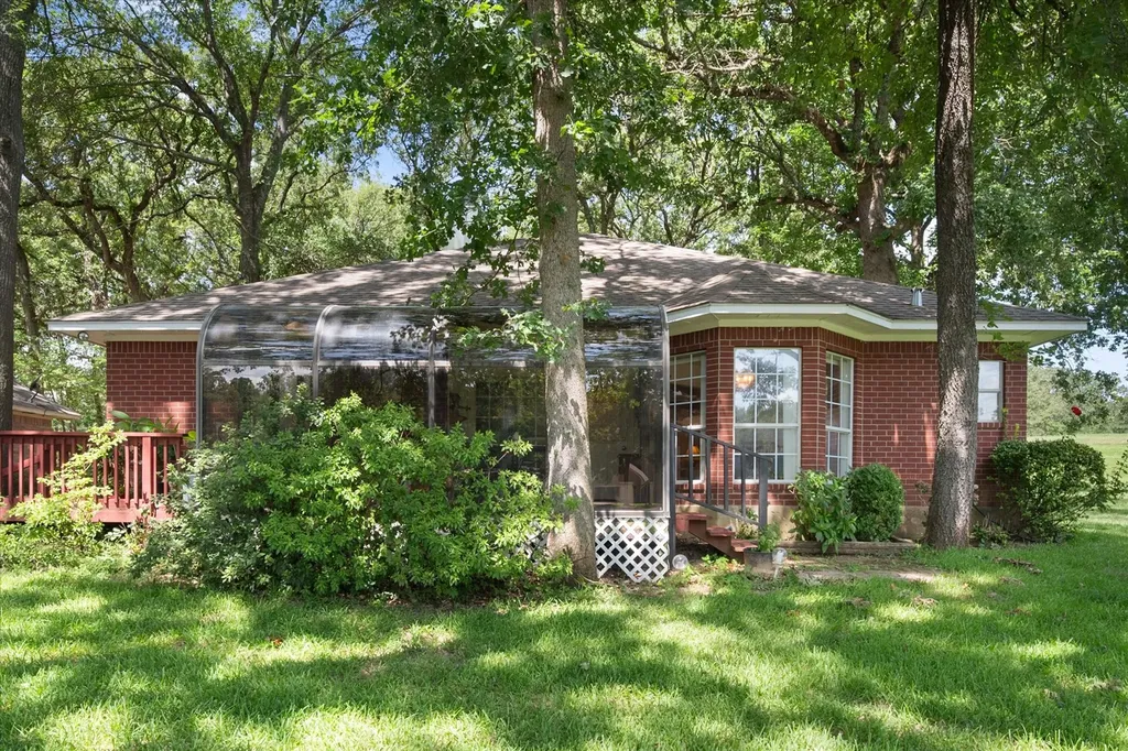 280 Shadow Oaks Drive Streetman TX 75859