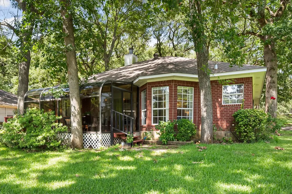 280 Shadow Oaks Drive Streetman TX 75859