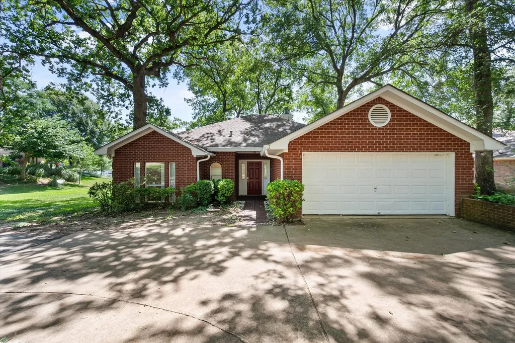 280 Shadow Oaks Drive Streetman TX 75859