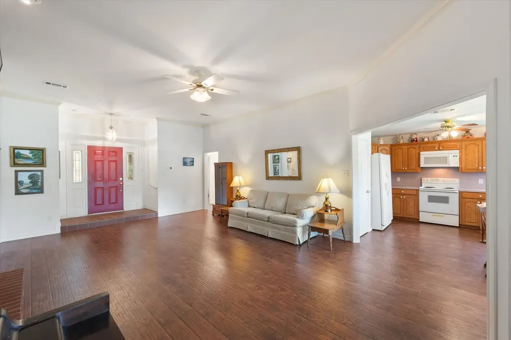 280 Shadow Oaks Drive Streetman TX 75859