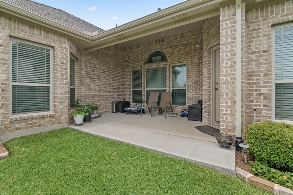 2108 Venice Drive Corinth TX 76210