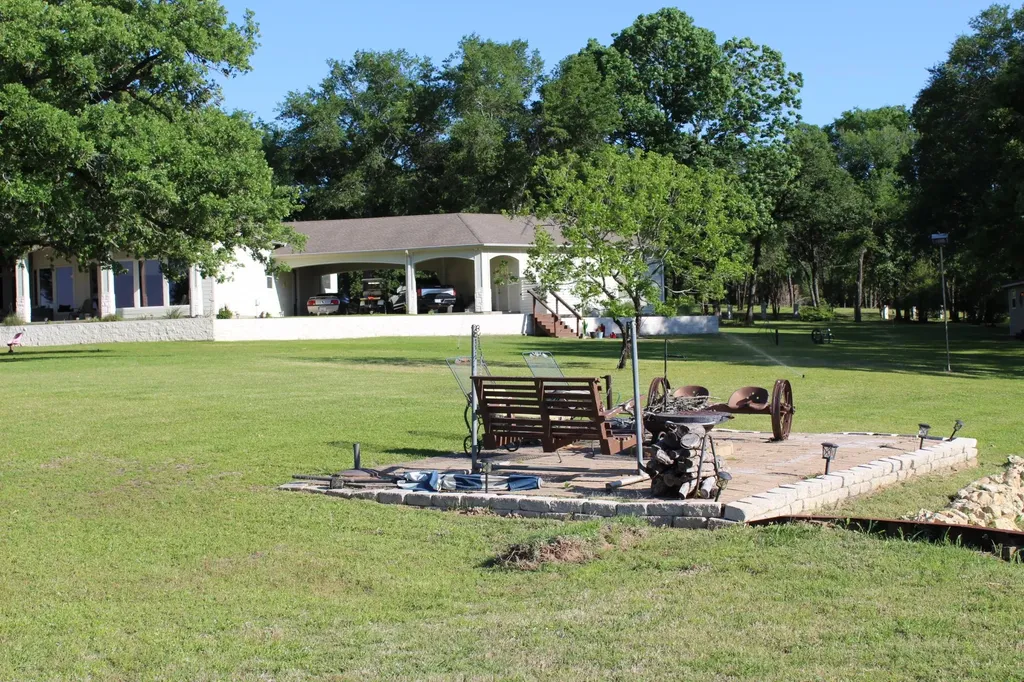 405 Lcr 737 Thornton TX 76687