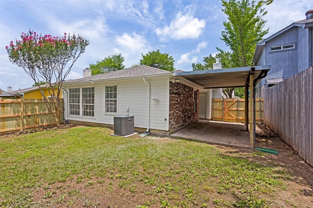 1926 Geary Street Garland TX 75043