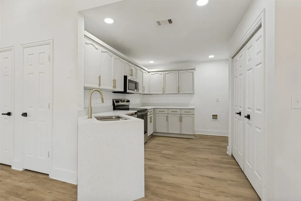 1926 Geary Street Garland TX 75043