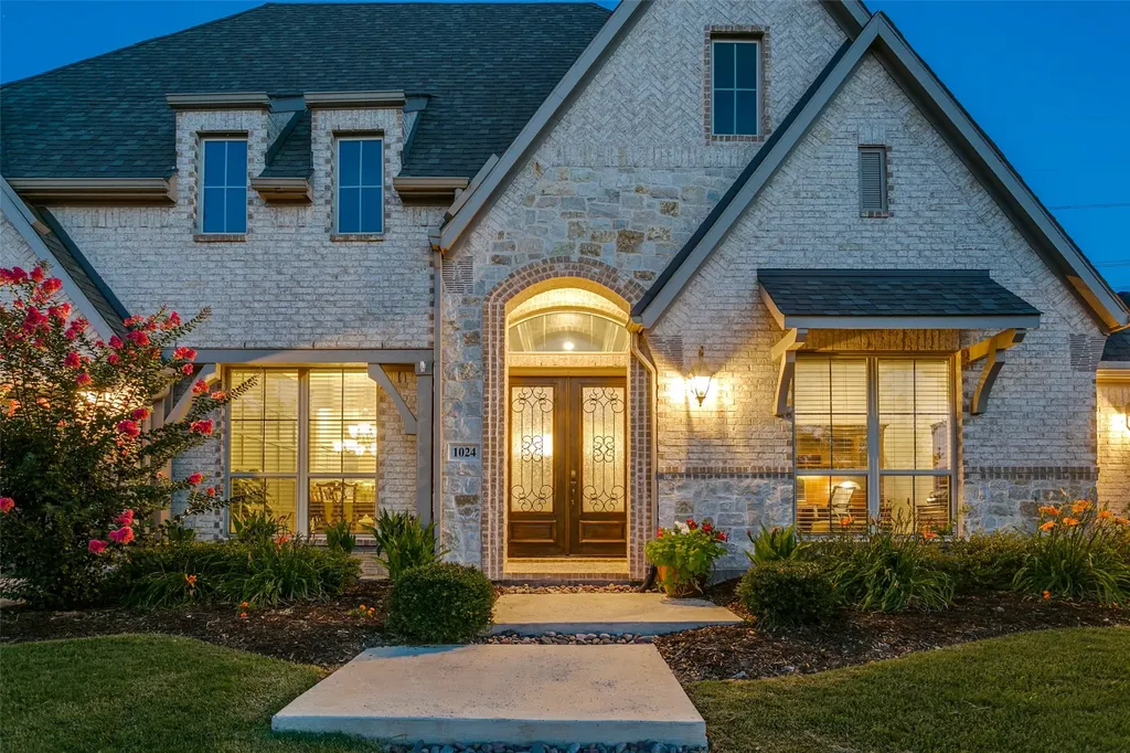 1024 Myers Park Trail Roanoke TX 76262