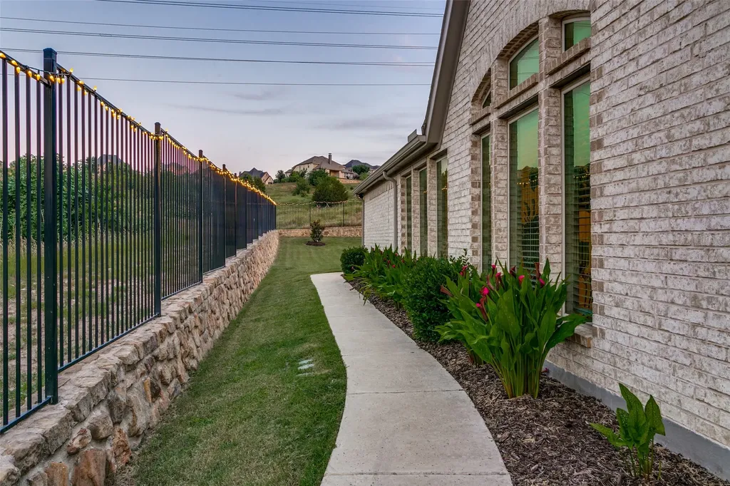 1024 Myers Park Trail Roanoke TX 76262