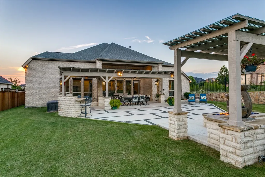 1024 Myers Park Trail Roanoke TX 76262