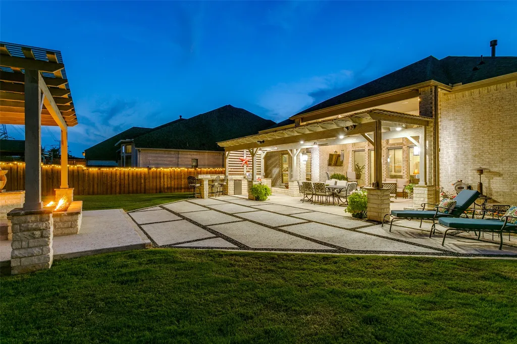 1024 Myers Park Trail Roanoke TX 76262