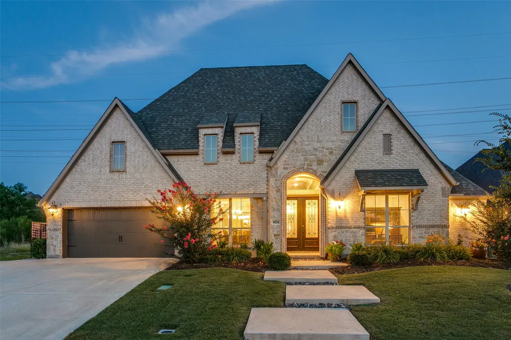 1024 Myers Park Trail Roanoke TX 76262