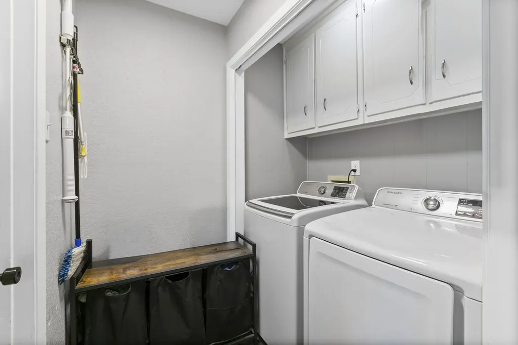 224 Crockett Hewitt TX 76643