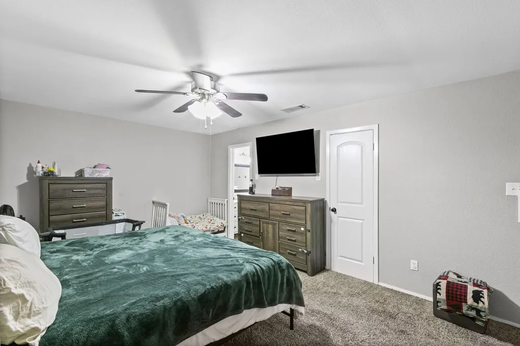 224 Crockett Hewitt TX 76643
