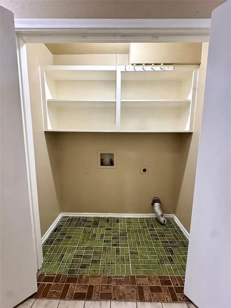 13357 Kit Lane Dallas TX 75240