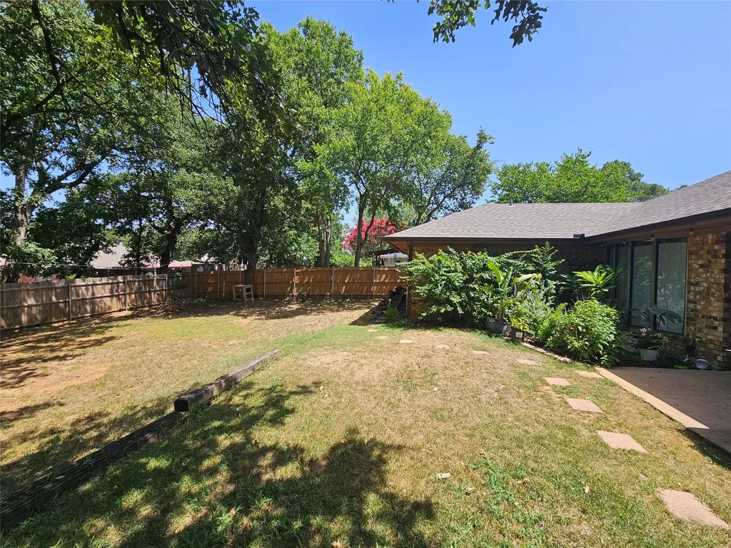 7517 Cimarron Drive North Richland Hills TX 76182