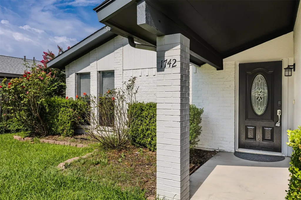 1742 Delaford Drive Carrollton TX 75007