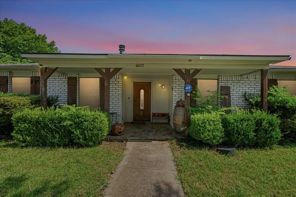 11623 Lochlynn Circle Dallas TX 75228