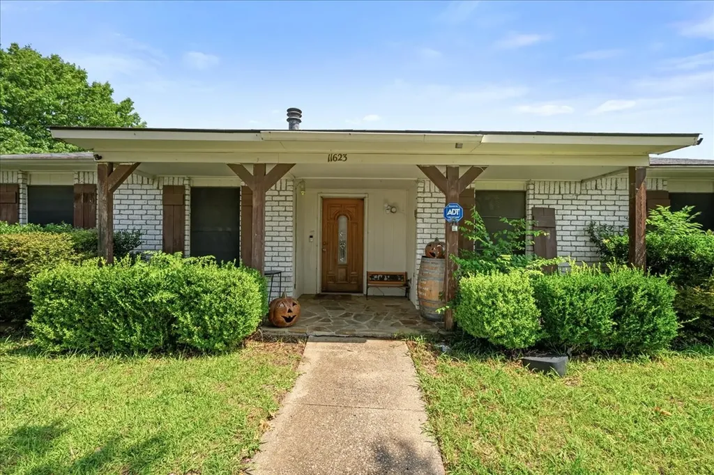 11623 Lochlynn Circle Dallas TX 75228
