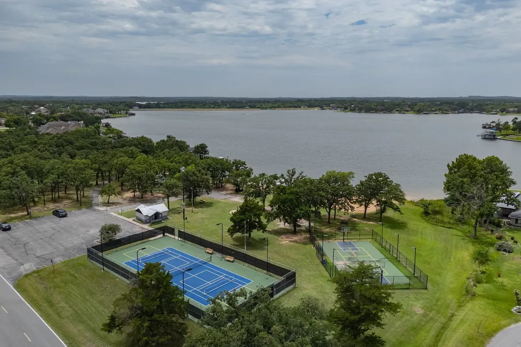 715 Kiowa Drive E Gainesville TX 76240