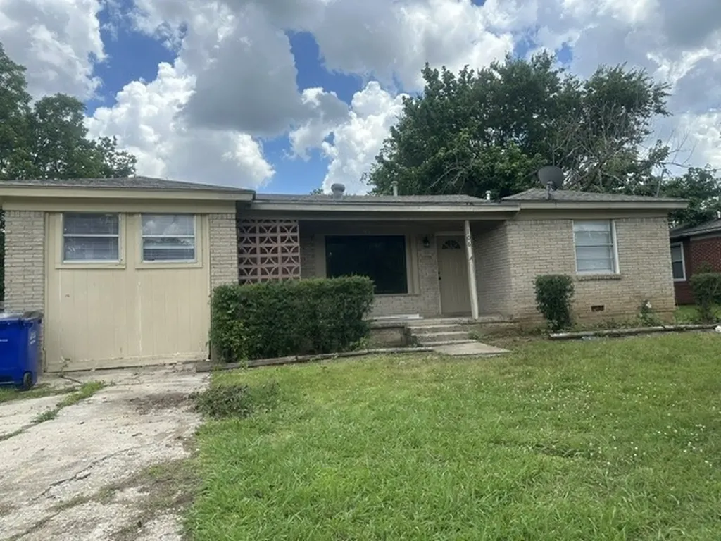 106 Tipton Street Whitesboro TX 76273