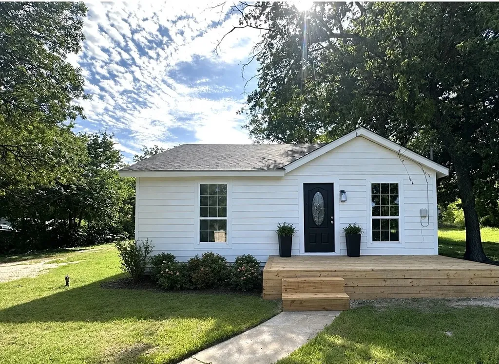 1007 N Lane Street Comanche TX 76442