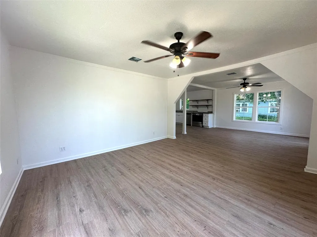 1007 N Lane Street Comanche TX 76442
