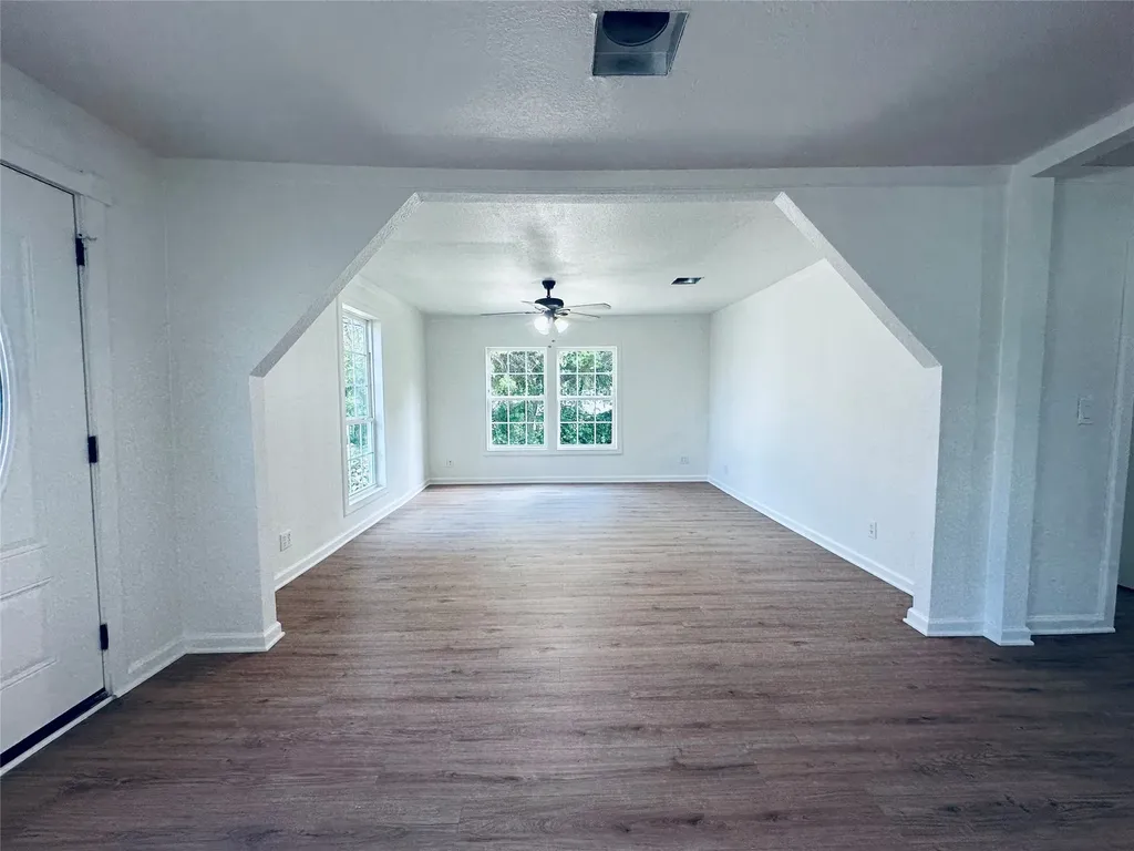 1007 N Lane Street Comanche TX 76442