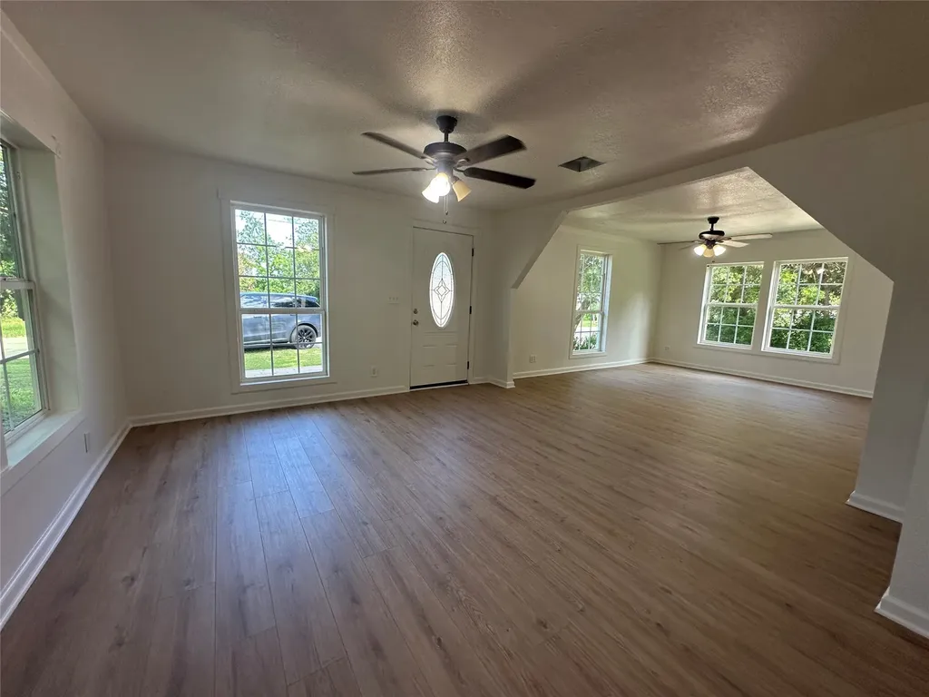 1007 N Lane Street Comanche TX 76442