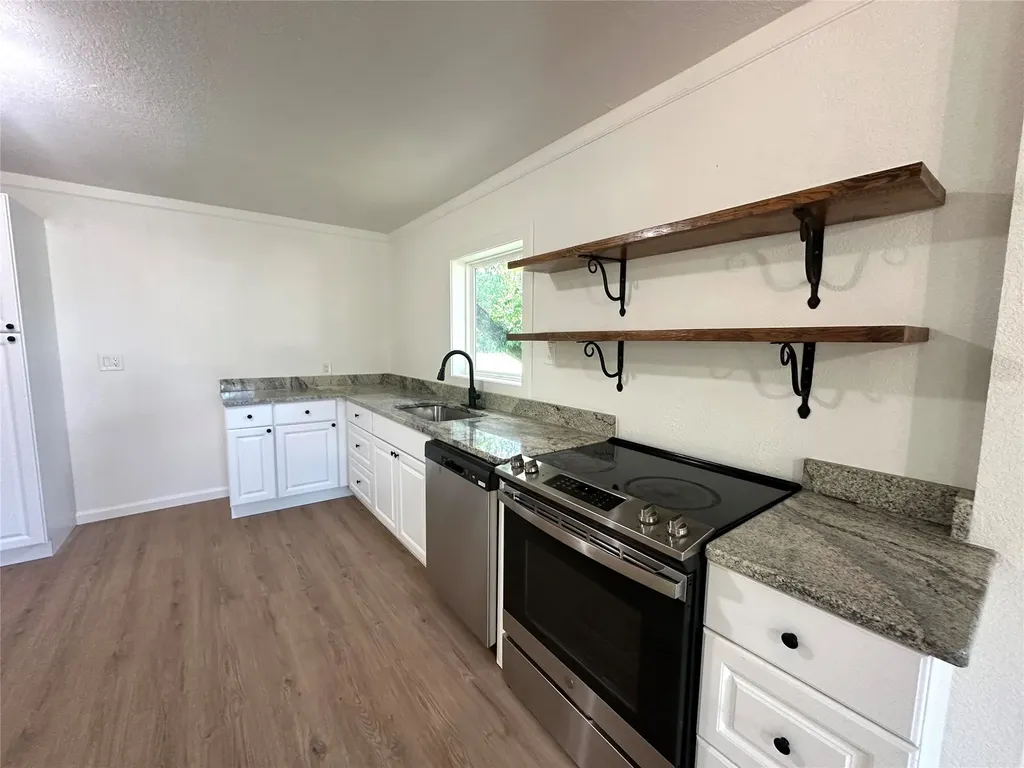1007 N Lane Street Comanche TX 76442
