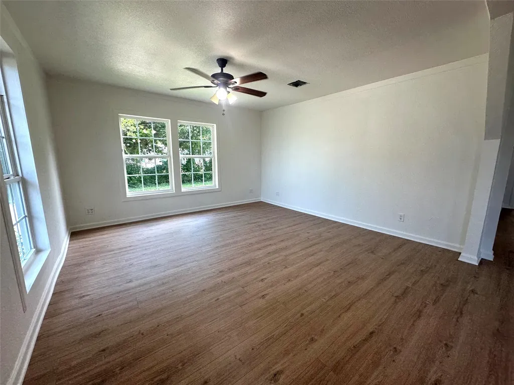 1007 N Lane Street Comanche TX 76442
