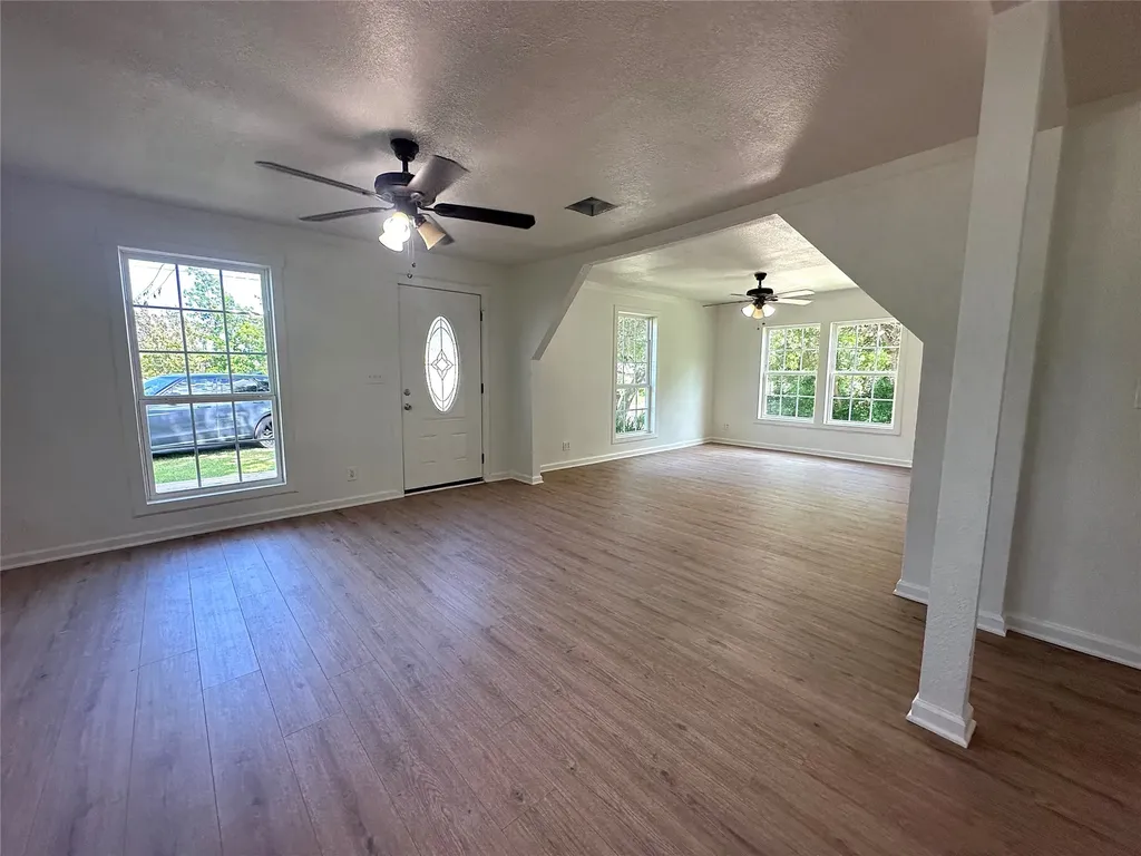 1007 N Lane Street Comanche TX 76442