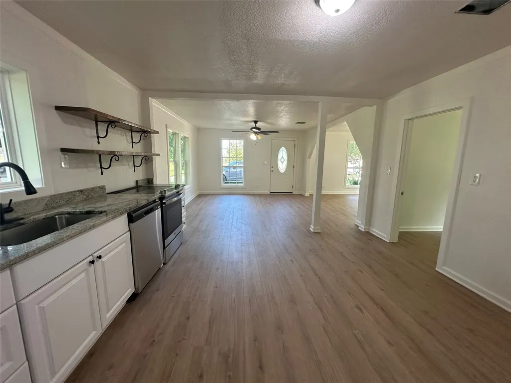 1007 N Lane Street Comanche TX 76442