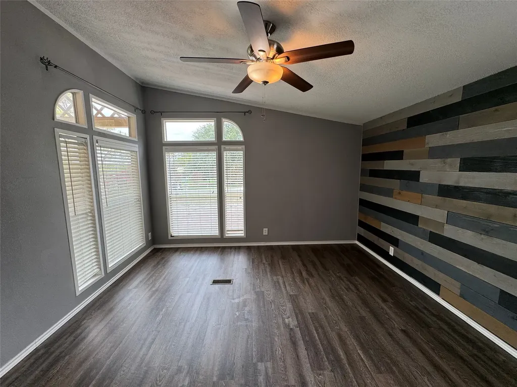 197 Private Road 4652 Rhome TX 76078