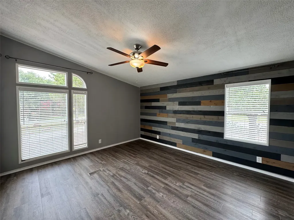 197 Private Road 4652 Rhome TX 76078