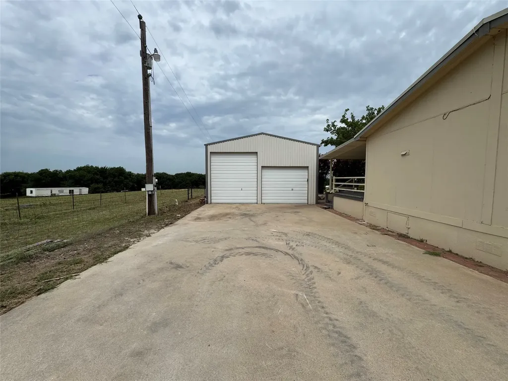 197 Private Road 4652 Rhome TX 76078