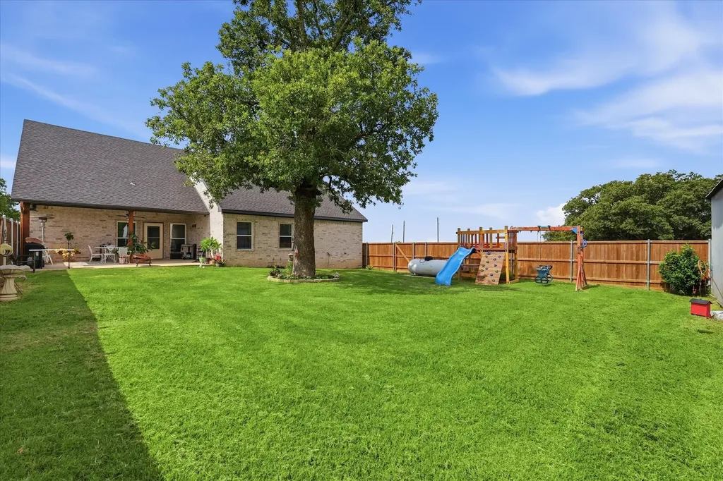 1785 County Road 208 Gainesville TX 76240