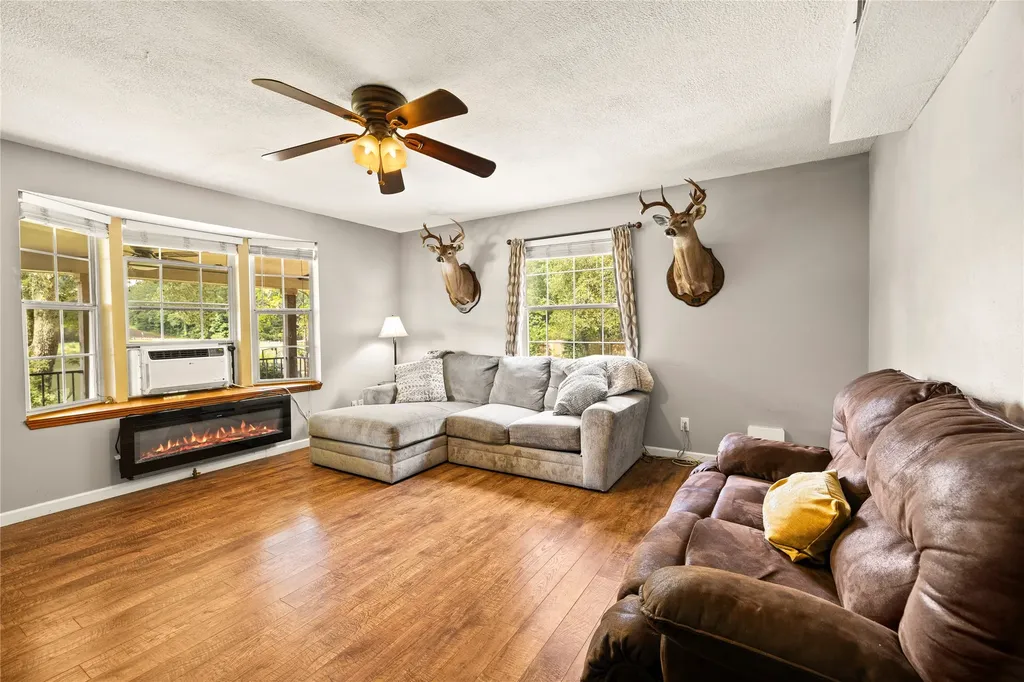 21900 N Cr 2127 Henderson TX 75652