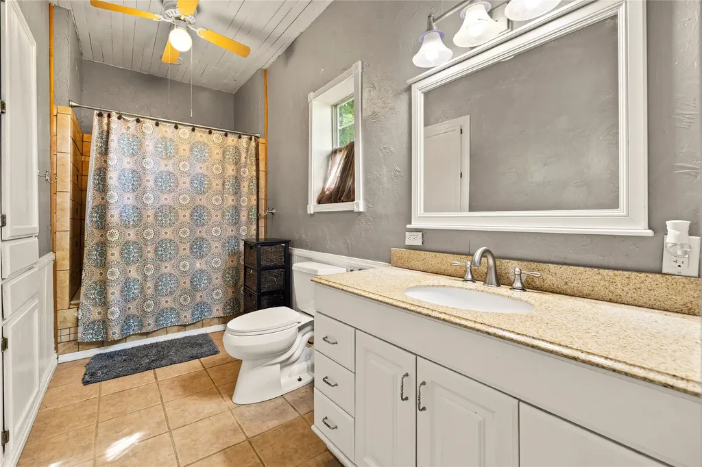 21900 N Cr 2127 Henderson TX 75652
