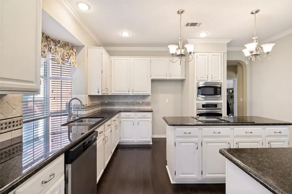 7529 Vineyard Trail Garland TX 75044