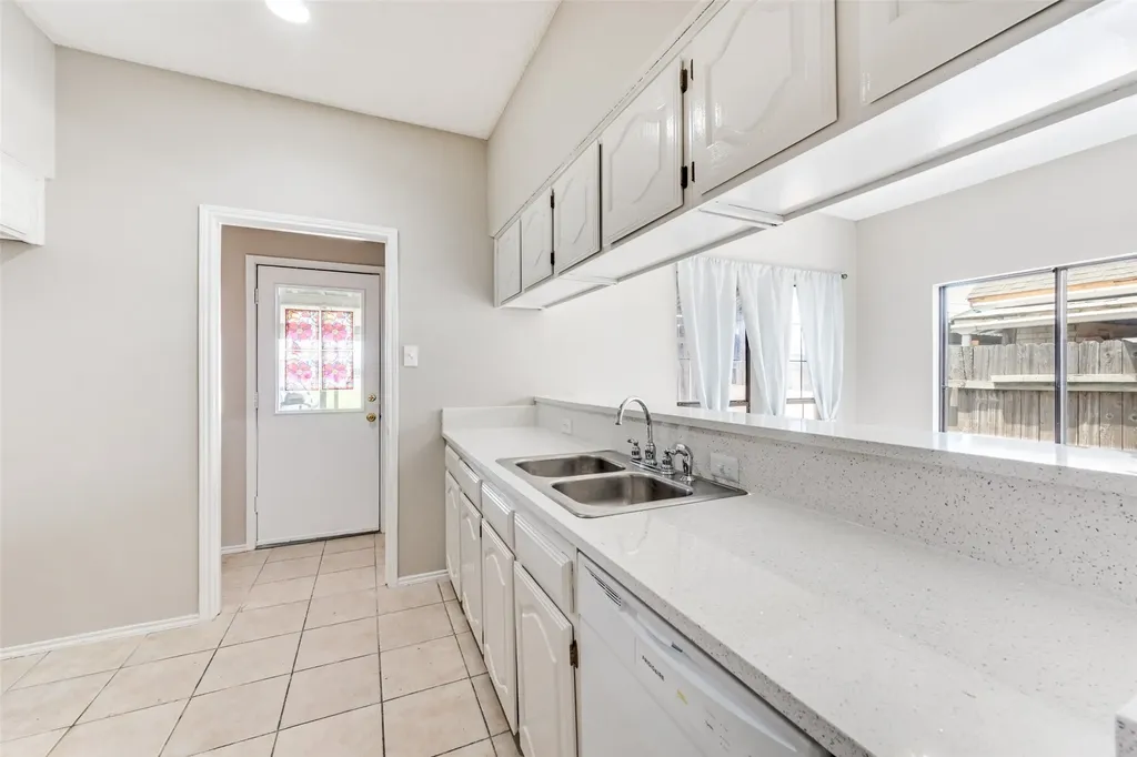 2408 Sherry Street Arlington TX 76014